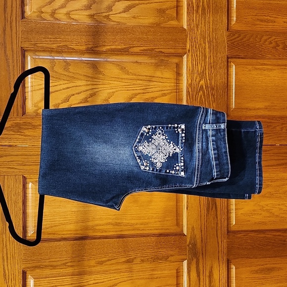 Fancy Blue Jeans with pocket sequins - Picture 1 of 2